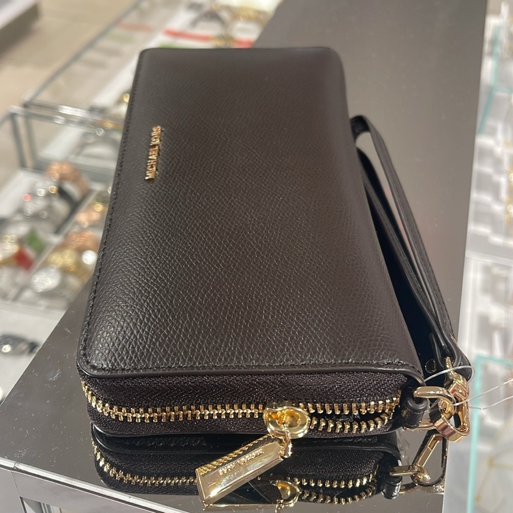 Michael Kors JST Lg Leather Continental Wallet Wristlet Phone Holder
Chocolate - Picture 3 of 16